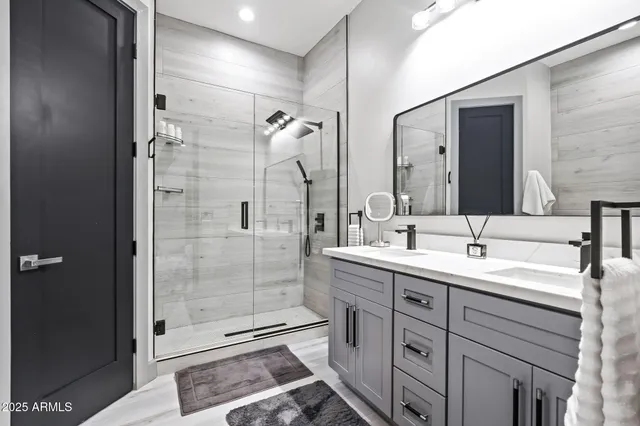 $1,050,000 | 928 East Berridge Lane, Phoenix, AZ 85014