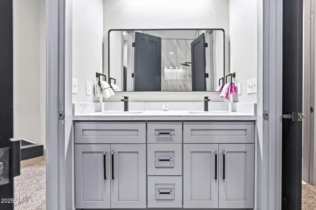 $1,050,000 | 928 East Berridge Lane, Phoenix, AZ 85014