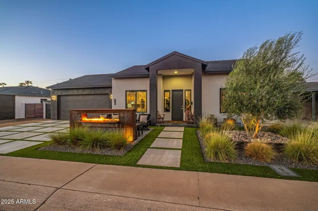 $1,050,000 | 928 East Berridge Lane, Phoenix, AZ 85014