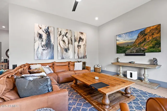 $1,039,900 | 928 East Berridge Lane, Phoenix, AZ 85014