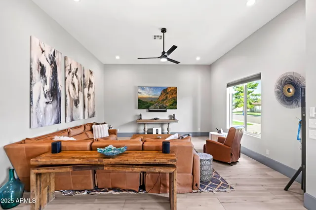 $1,050,000 | 928 East Berridge Lane, Phoenix, AZ 85014