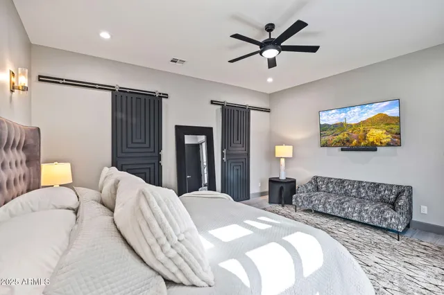 $1,050,000 | 928 East Berridge Lane, Phoenix, AZ 85014