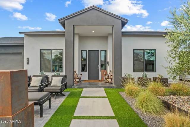 $1,050,000 | 928 East Berridge Lane, Phoenix, AZ 85014