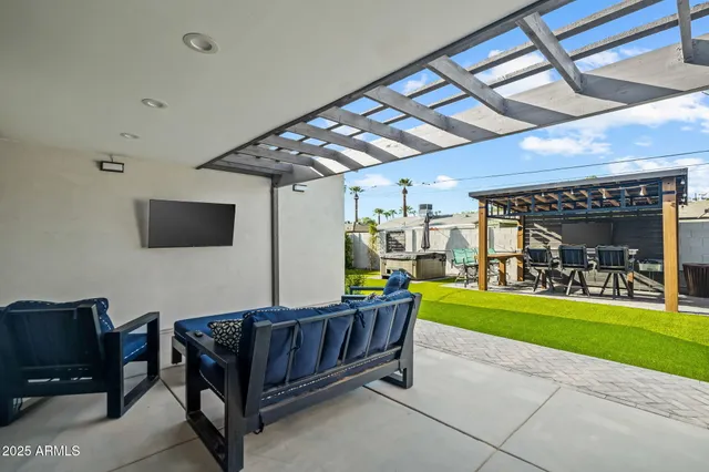 $1,039,900 | 928 East Berridge Lane, Phoenix, AZ 85014