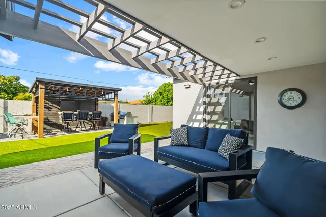 $1,050,000 | 928 East Berridge Lane, Phoenix, AZ 85014