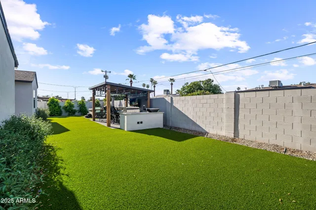 $1,039,900 | 928 East Berridge Lane, Phoenix, AZ 85014