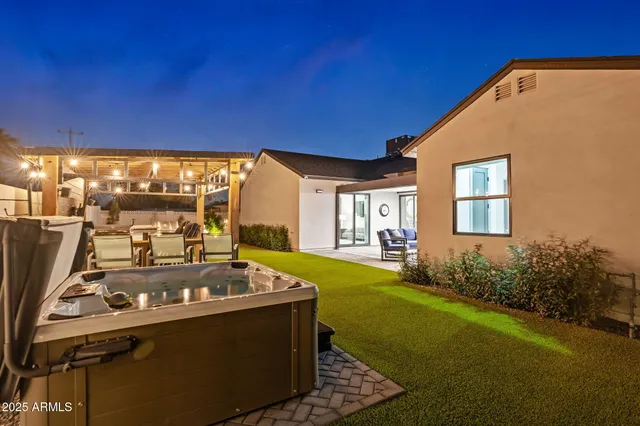 $1,039,900 | 928 East Berridge Lane, Phoenix, AZ 85014