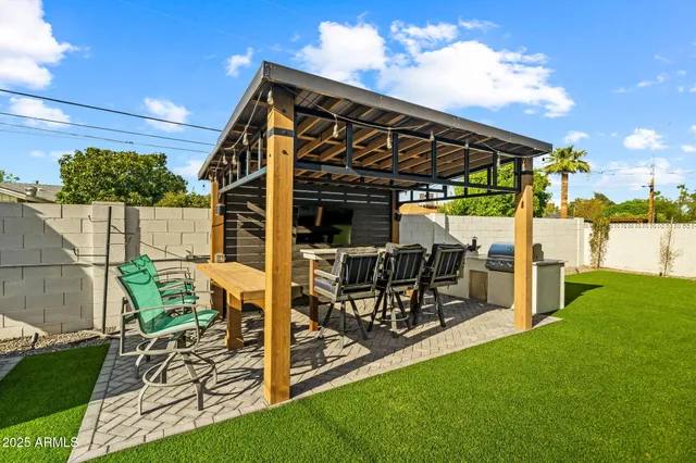 $1,050,000 | 928 East Berridge Lane, Phoenix, AZ 85014