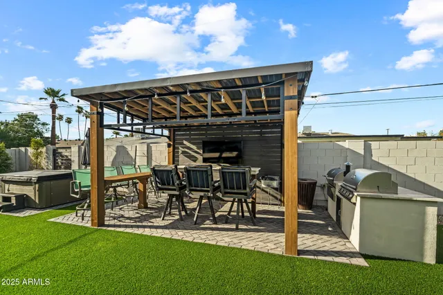 $1,039,900 | 928 East Berridge Lane, Phoenix, AZ 85014