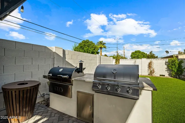 $1,039,900 | 928 East Berridge Lane, Phoenix, AZ 85014