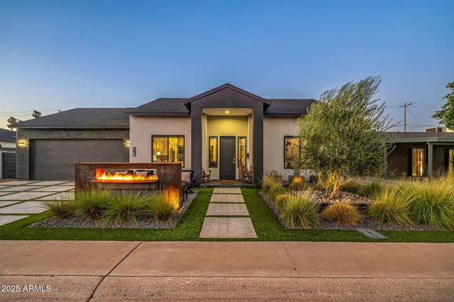 $1,039,900 | 928 East Berridge Lane, Phoenix, AZ 85014