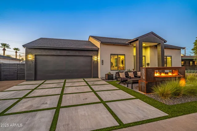 $1,050,000 | 928 East Berridge Lane, Phoenix, AZ 85014