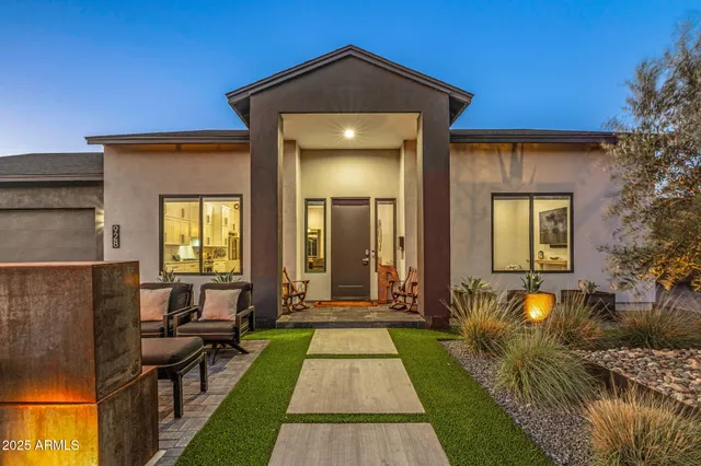 $1,039,900 | 928 East Berridge Lane, Phoenix, AZ 85014