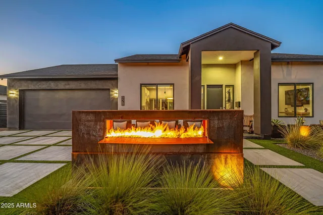 $1,050,000 | 928 East Berridge Lane, Phoenix, AZ 85014