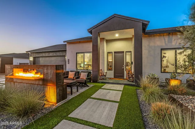 $1,050,000 | 928 East Berridge Lane, Phoenix, AZ 85014