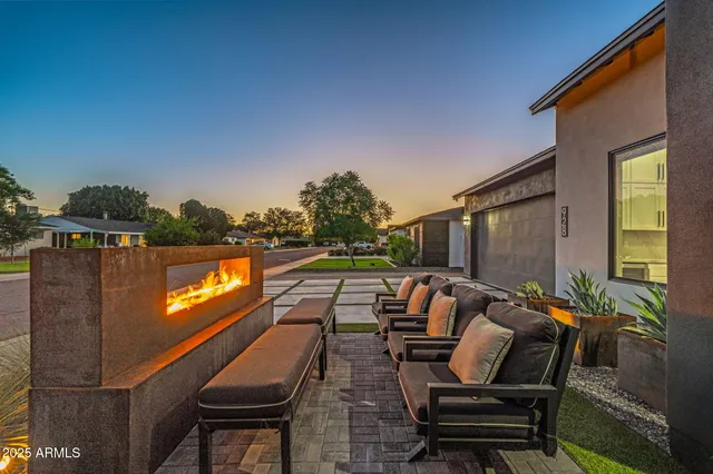 $1,050,000 | 928 East Berridge Lane, Phoenix, AZ 85014