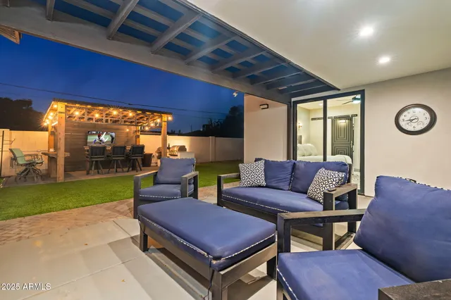 $1,039,900 | 928 East Berridge Lane, Phoenix, AZ 85014