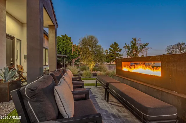 $1,050,000 | 928 East Berridge Lane, Phoenix, AZ 85014