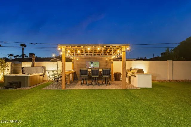 $1,039,900 | 928 East Berridge Lane, Phoenix, AZ 85014