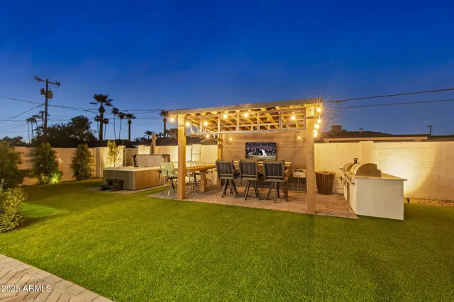 $1,039,900 | 928 East Berridge Lane, Phoenix, AZ 85014