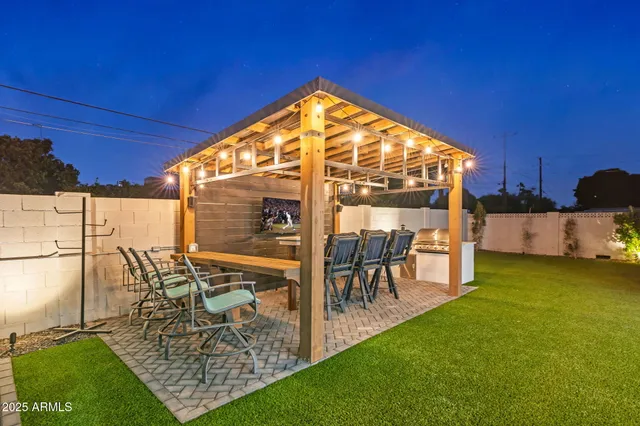 $1,050,000 | 928 East Berridge Lane, Phoenix, AZ 85014