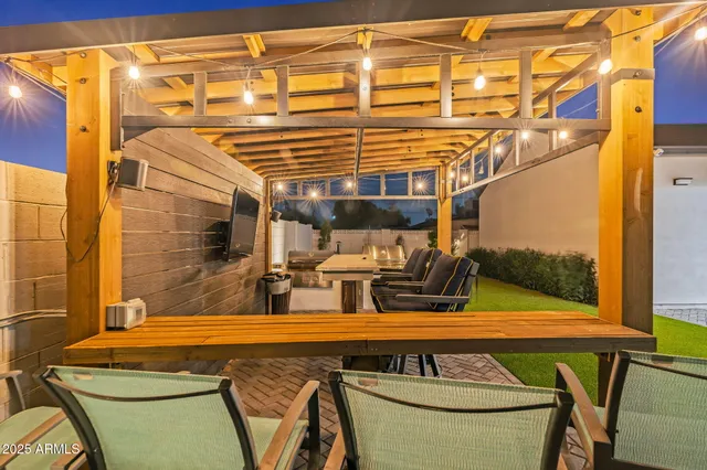 $1,050,000 | 928 East Berridge Lane, Phoenix, AZ 85014