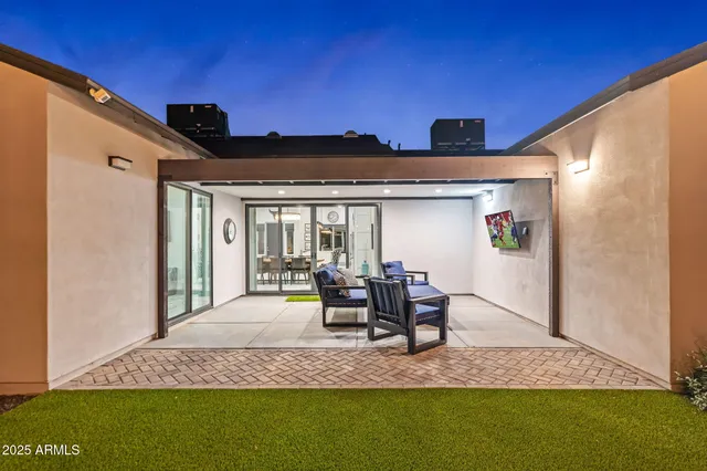 $1,039,900 | 928 East Berridge Lane, Phoenix, AZ 85014