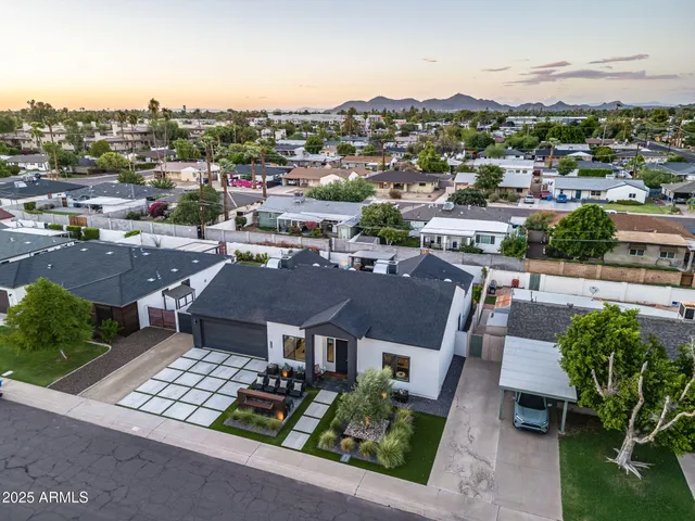 $1,039,900 | 928 East Berridge Lane, Phoenix, AZ 85014