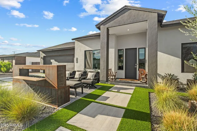 $1,050,000 | 928 East Berridge Lane, Phoenix, AZ 85014