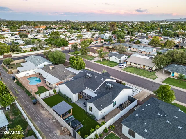 $1,050,000 | 928 East Berridge Lane, Phoenix, AZ 85014