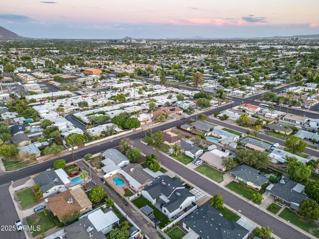 $1,050,000 | 928 East Berridge Lane, Phoenix, AZ 85014