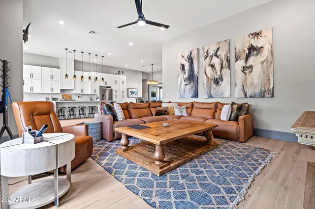 $1,050,000 | 928 East Berridge Lane, Phoenix, AZ 85014