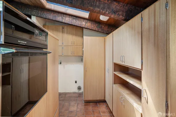 a view of walk in closet