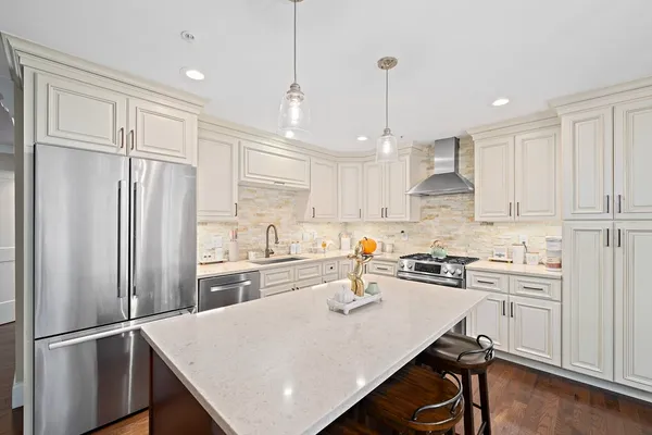 $1,099,000 | 6 Audubon Way, Unit 6, Canton, MA 02021