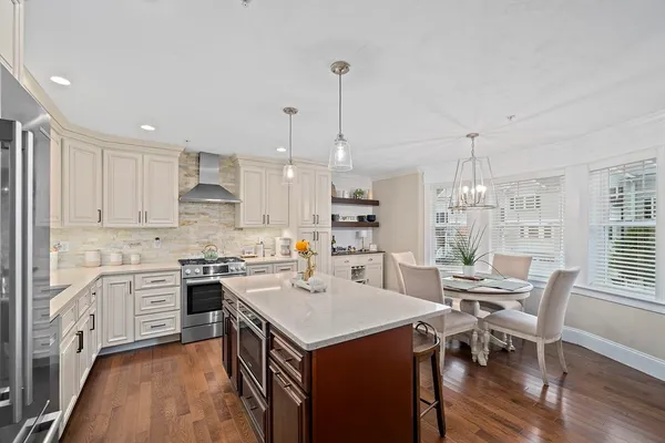 $1,099,000 | 6 Audubon Way, Unit 6, Canton, MA 02021