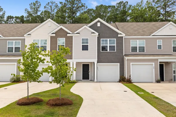 $299,900 | 207 Cozy Brook, Summerville, SC 29486