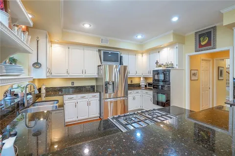 $625,000 | 4516 West 125th Street, Leawood, KS 66209