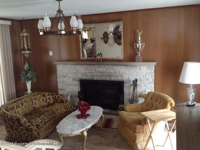 659 Suscon Road Pittston, PA 18640 - Photo 5 of 12 659 suscon living 2