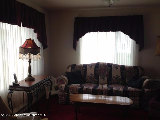 659 Suscon Road Pittston, PA 18640 - Photo 6 of 12 659 suscon living 3