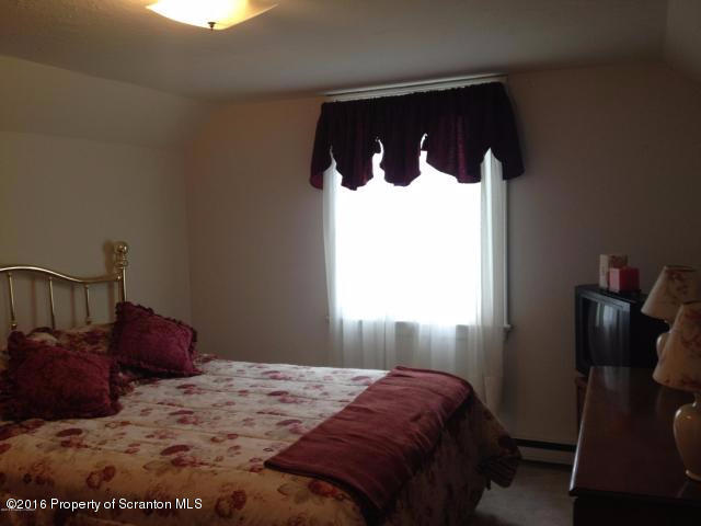 659 Suscon Road Pittston, PA 18640 - Photo 9 of 12 659 suscon bed 2