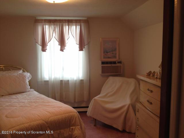 659 Suscon Road Pittston, PA 18640 - Photo 10 of 12 659 suscon bed 3