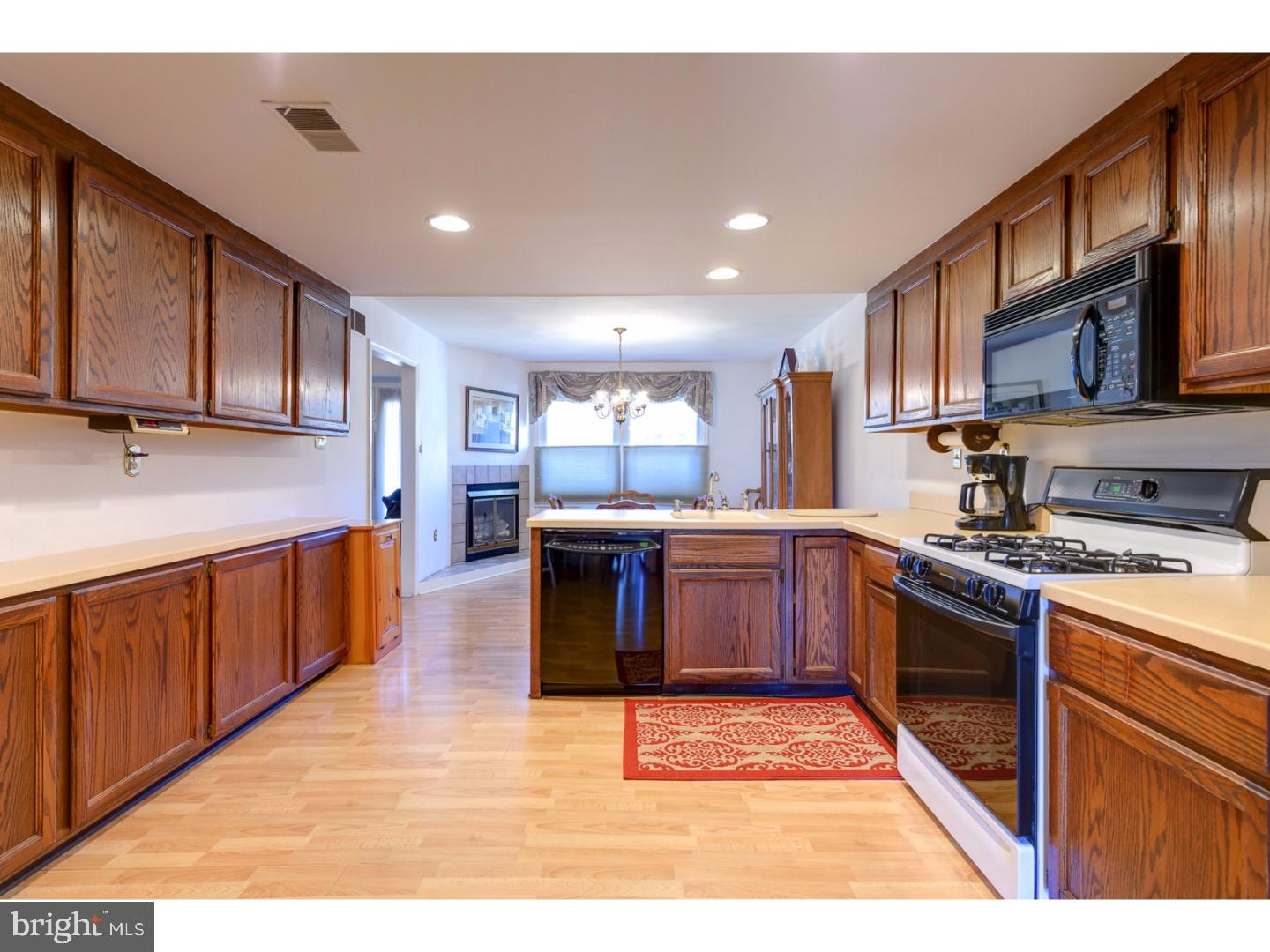 18 Woodstream Drive Wayne, PA 19087 - Photo 3 of 25 Kitchen