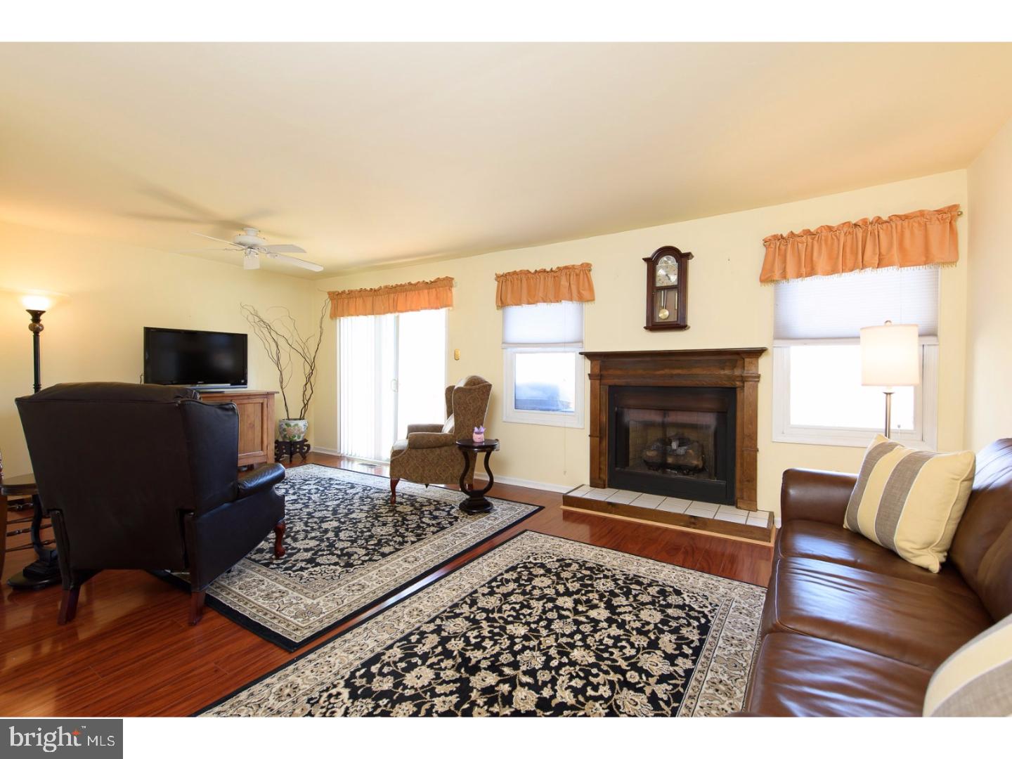 18 Woodstream Drive Wayne, PA 19087 - Photo 5 of 25 Living Room