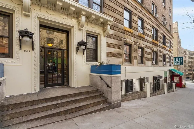 $395,000 | 854 West 181st Street, Unit 4C | Hudson Heights