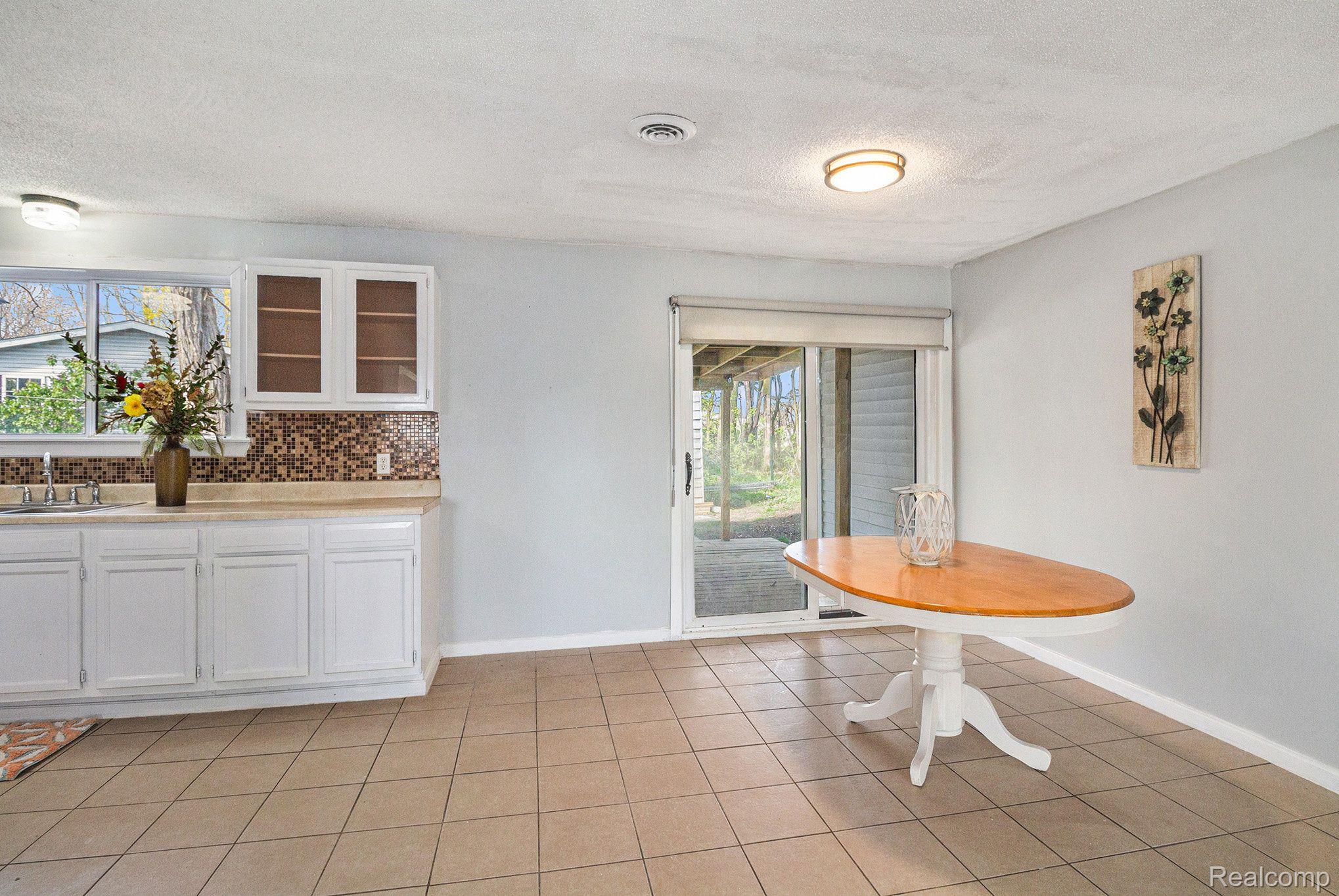 10556 Silver Lake Road Byron, MI 48418 - Photo 5 of 17 Gallery Image 5