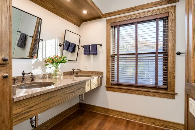 $1,050,000 | 806 North Grove Avenue, Oak Park, IL 60302