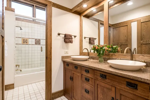 $1,050,000 | 806 North Grove Avenue, Oak Park, IL 60302