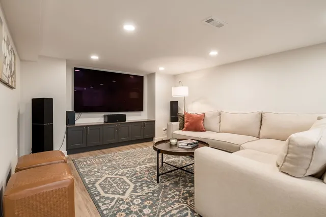 $1,050,000 | 806 North Grove Avenue, Oak Park, IL 60302