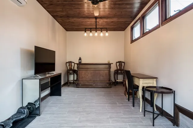 $1,050,000 | 806 North Grove Avenue, Oak Park, IL 60302