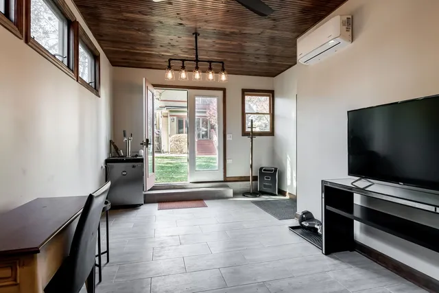 $1,050,000 | 806 North Grove Avenue, Oak Park, IL 60302